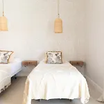 Villa Ereza White Homes *