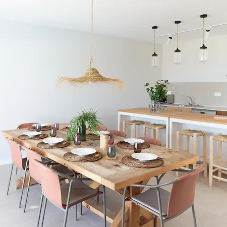 Ereza White Homes カレタ・デ・フステ