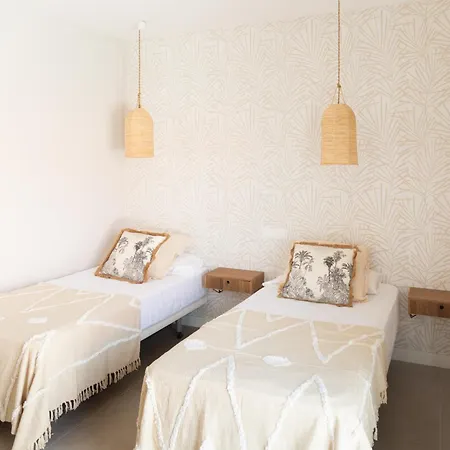 Вилла Ereza White Homes *