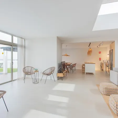 Ereza White Homes 别墅 *