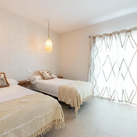 别墅 Ereza White Homes
