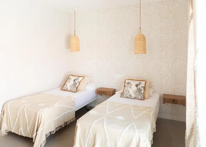 Villa Ereza White Homes *