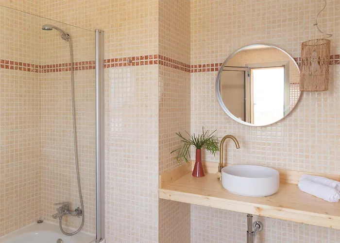 Villa Ereza White Homes